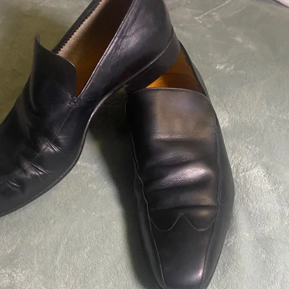 Gucci Black Leather Men's Slip-On Loafers - Picture 15 of 16